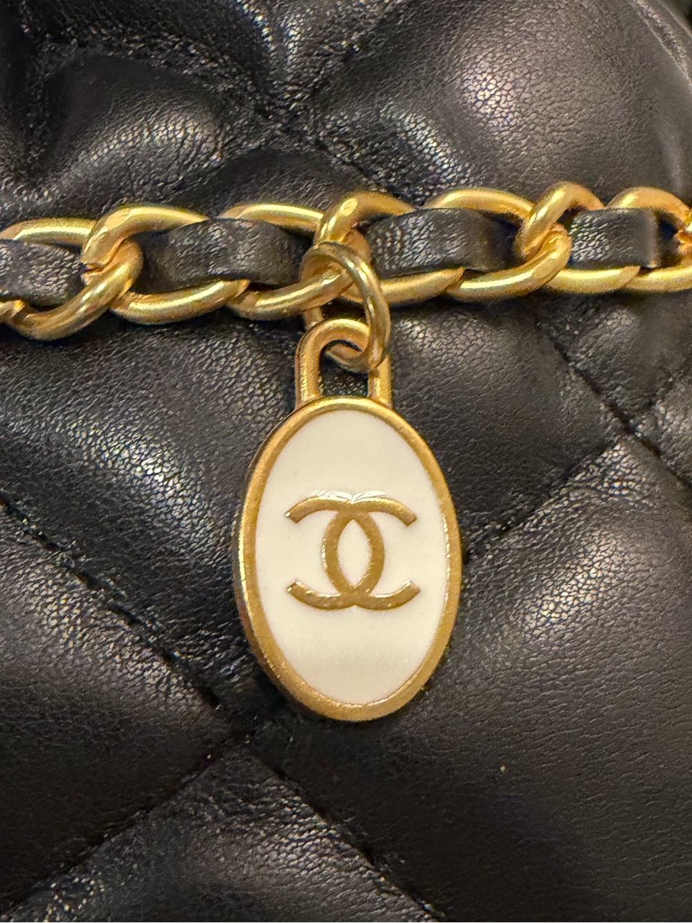 CHANEL Beaute VIP/GWP/ MAKEUP Quilted Crossbody Bag with Charms. Gold Chain. - Picture 10 of 16